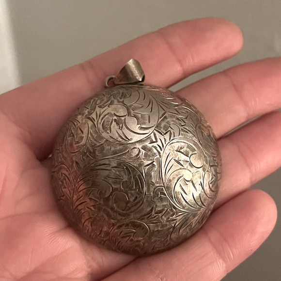 FINAL SALE silver marked 950 pendant with intricate design work - Picture 1 of 3